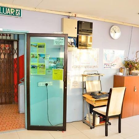A&J Budget Hotel Кота Кинабалу Екстериор снимка