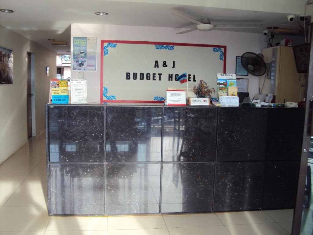A&J Budget Hotel Кота Кинабалу Екстериор снимка